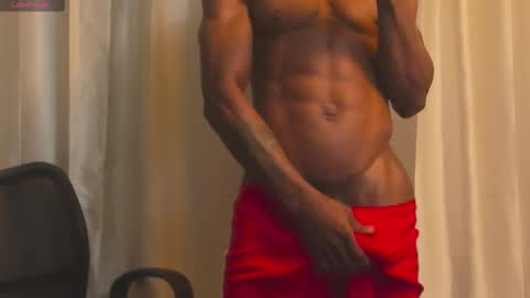 Snapshot of miltonn_jakee chatting on 02-18-25, 11:19 Miltonn online show from 02-18-25, 11:19