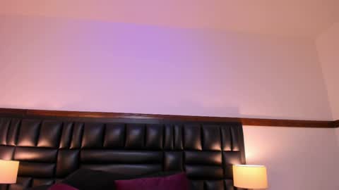 Milu Wallace  online show from 02-27-25, 01:59