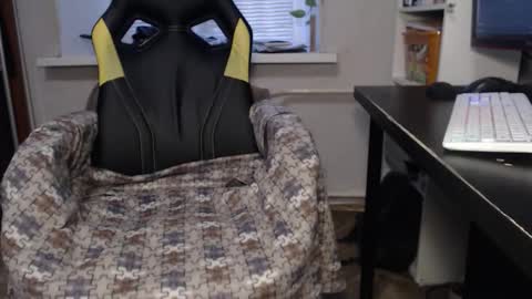 Snapshot of miluegin chatting on 09-17-25, 04:47 Noah online show from 09-17-25, 04:47