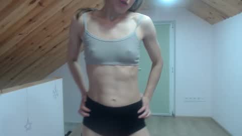 milusea online show from 10-28-25, 04:31