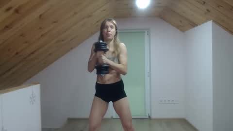 milusea online show from 11-24-25, 01:11