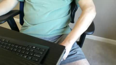 Snapshot of milwaukeebadger24 chatting on 06-19-26, 01:37 milwaukeebadger24 online show from 06-19-26, 01:37