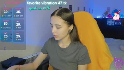 Snapshot of milyamess chatting on 02-07-25, 09:58 Emily online show from 02-07-25, 09:58