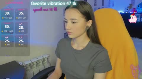 Snapshot of milyamess chatting on 02-08-25, 01:00 Emily online show from 02-08-25, 01:00