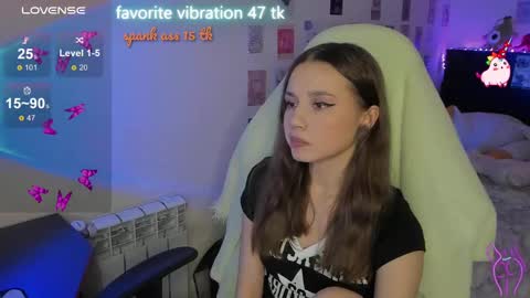 Snapshot of milyamess chatting on 03-03-25, 08:43 Emily online show from 03-03-25, 08:43