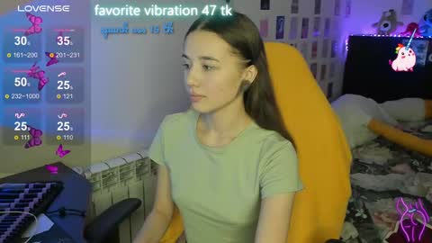 Snapshot of milyamess chatting on 03-06-25, 05:11 Emily online show from 03-06-25, 05:11