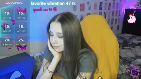 Snapshot of milyamess chatting on 03-07-25, 07:49 Emily online show from 03-07-25, 07:49