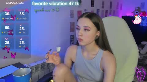 Snapshot of milyamess chatting on 03-09-25, 07:05 Emily online show from 03-09-25, 07:05