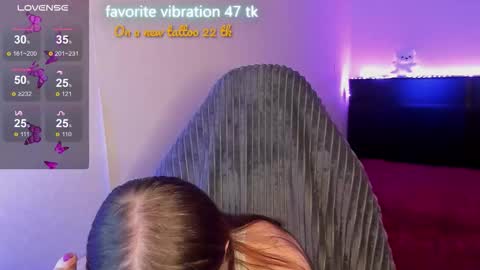 Snapshot of milyamess chatting on 09-24-25, 04:21 Emily online show from 09-24-25, 04:21