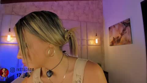 Snapshot of milyy_vermont chatting on 04-20-26, 07:48 Milyy online show from 04-20-26, 07:48