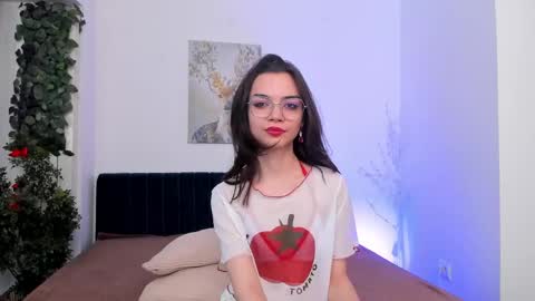 Snapshot of mimi_petitte chatting on 05-06-26, 02:44 Mimi online show from 05-06-26, 02:44