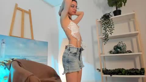 Snapshot of mimi_petitte chatting on 05-11-26, 02:45 Mimi online show from 05-11-26, 02:45