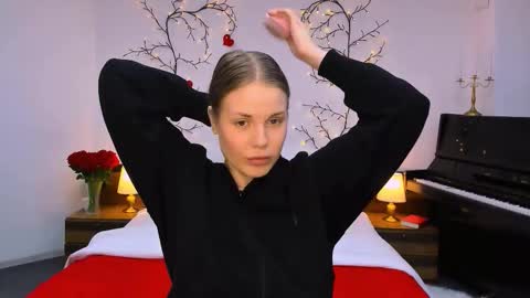 Kelly online show from 10-07-25, 01:41