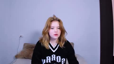 hi Im Mina  online show from 10-15-25, 10:21