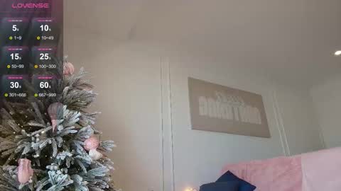 Snapshot of mina_moons chatting on 12-19-25, 02:29 Mina online show from 12-19-25, 02:29