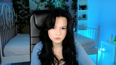 Mina online show from 10-09-25, 03:43