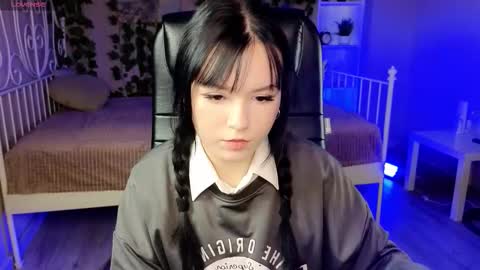 Mina online show from 10-20-25, 10:38