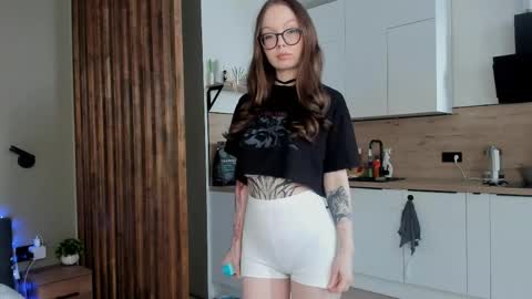 Snapshot of minamiks chatting on 05-24-26, 02:22 Valery online show from 05-24-26, 02:22