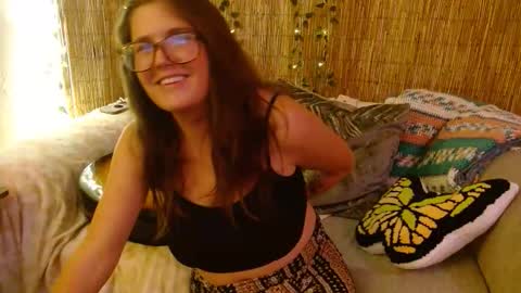 Mindy online show from 10-22-25, 07:41