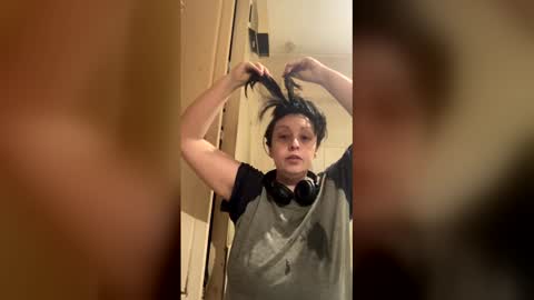 please subscribe to my fansly  please no video or photos must be recorded or re sold online show from 04-05-26, 10:23