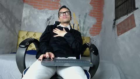 Minho Reyes online show from 11-28-25, 01:03