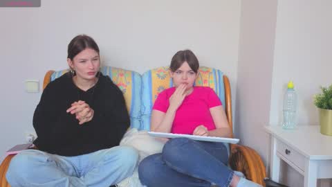Snapshot of mini_bunny_mini chatting on 09-12-25, 06:13 KarinaLeila online show from 09-12-25, 06:13