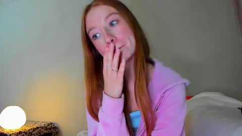 Snapshot of minidiva_ chatting on 06-21-26, 10:12 Amelia online show from 06-21-26, 10:12