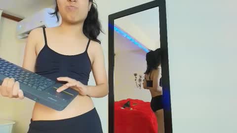 minilove_01 online show from 09-29-25, 12:21