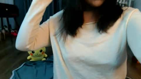 Minji online show from 05-17-26, 12:56