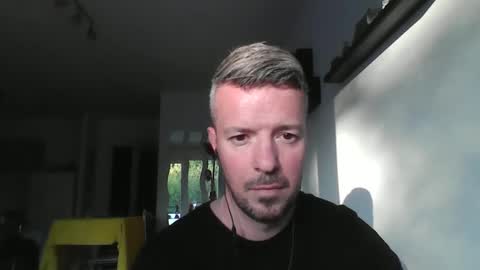 Snapshot of minka28 chatting on 04-20-26, 05:26 minka28 online show from 04-20-26, 05:26