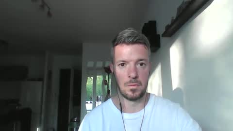 Snapshot of minka28 chatting on 04-24-26, 05:26 minka28 online show from 04-24-26, 05:26