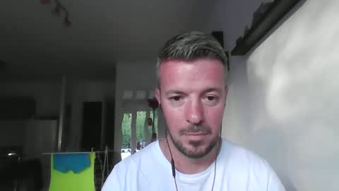 Snapshot of minka28 chatting on 04-25-26, 05:32 minka28 online show from 04-25-26, 05:32