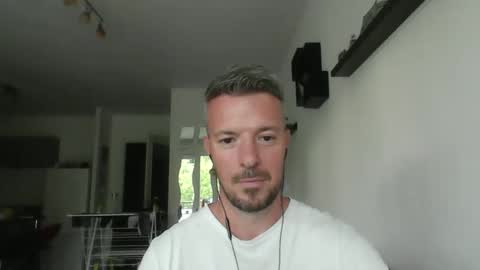 Snapshot of minka28 chatting on 05-10-26, 05:29 minka28 online show from 05-10-26, 05:29