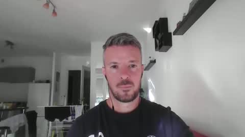 Snapshot of minka28 chatting on 05-17-26, 05:20 minka28 online show from 05-17-26, 05:20