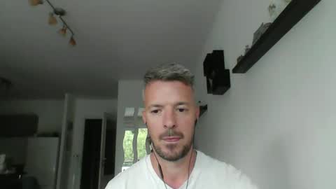 Snapshot of minka28 chatting on 06-09-26, 05:35 minka28 online show from 06-09-26, 05:35