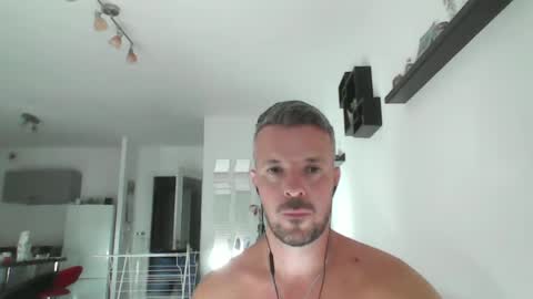 Snapshot of minka28 chatting on 06-14-26, 05:04 minka28 online show from 06-14-26, 05:04