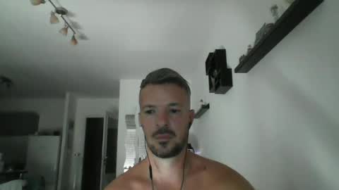 Snapshot of minka28 chatting on 06-27-26, 03:28 minka28 online show from 06-27-26, 03:28