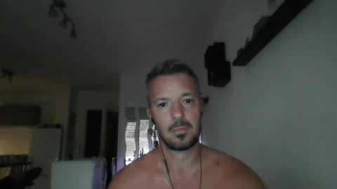 Snapshot of minka28 chatting on 07-12-26, 05:15 minka28 online show from 07-12-26, 05:15
