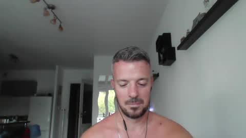 Snapshot of minka28 chatting on 07-16-26, 05:19 minka28 online show from 07-16-26, 05:19