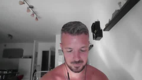 Snapshot of minka28 chatting on 07-19-26, 05:16 minka28 online show from 07-19-26, 05:16