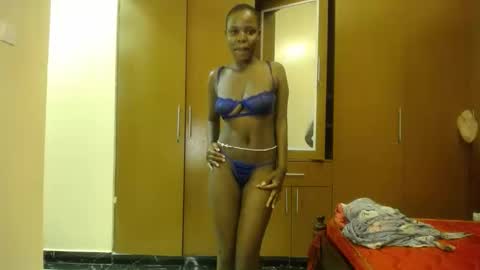 Snapshot of minnie_lila chatting on 09-28-25, 06:30 Lila online show from 09-28-25, 06:30