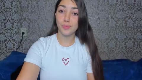 Snapshot of mira_bloempje chatting on 09-28-25, 05:29 Mira online show from 09-28-25, 05:29