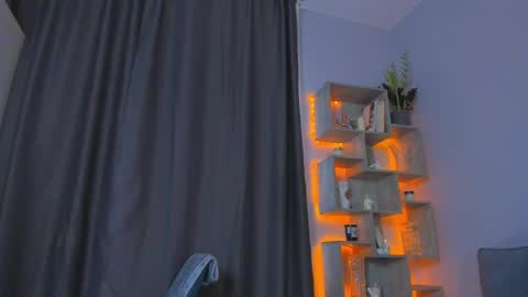 Snapshot of mirabrunette chatting on 05-24-26, 02:49 Mira follow my fansly online show from 05-24-26, 02:49