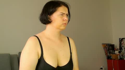 Snapshot of miradiaz chatting on 06-03-26, 12:41 Meera online show from 06-03-26, 12:41