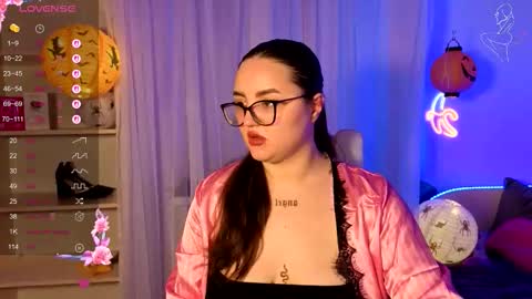 Snapshot of miraluccian chatting on 10-19-25, 06:41 miraluccian online show from 10-19-25, 06:41