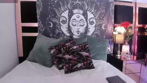 Snapshot of mirandaaduboiss chatting on 04-21-26, 05:50 Miranda online show from 04-21-26, 05:50