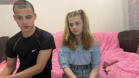 Snapshot of mirelcouple chatting on 06-01-26, 03:25 mirelcouple online show from 06-01-26, 03:25