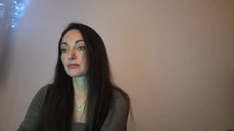 Snapshot of mirelisse chatting on 05-08-26, 08:25 Christina online show from 05-08-26, 08:25