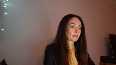Snapshot of mirelisse chatting on 05-22-26, 10:37 Christina online show from 05-22-26, 10:37