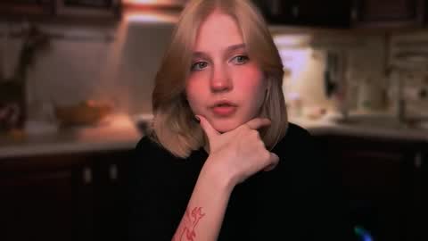 Snapshot of mirrameow chatting on 11-09-25, 08:51 Mira online show from 11-09-25, 08:51